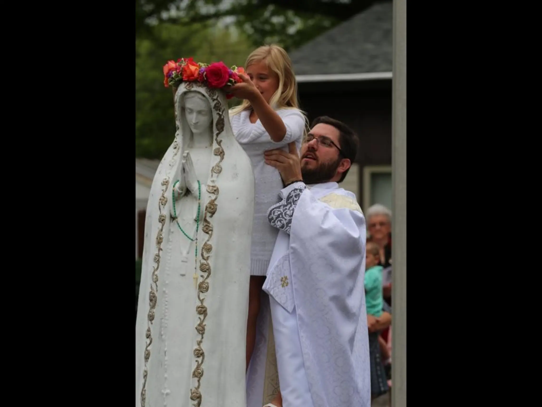 May Crowning St Matts1